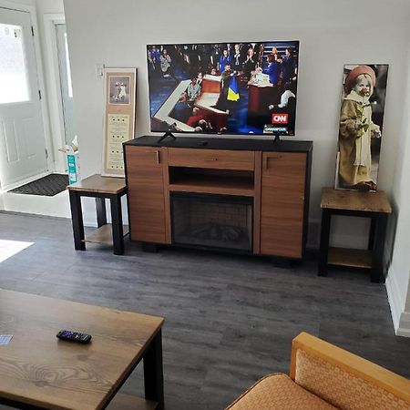 Maxwell Esabu Apartment Toronto Exterior photo