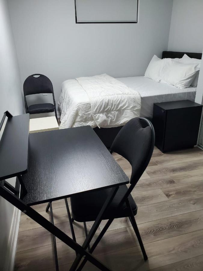 Maxwell Esabu Apartment Toronto Exterior photo