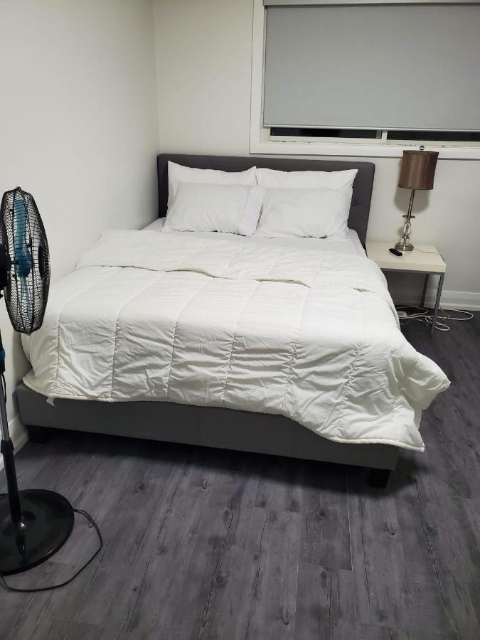 Maxwell Esabu Apartment Toronto Exterior photo