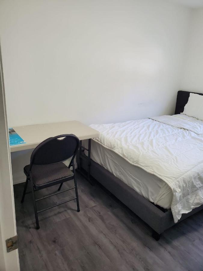 Maxwell Esabu Apartment Toronto Exterior photo