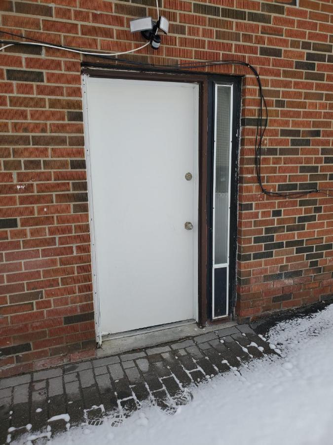 Maxwell Esabu Apartment Toronto Exterior photo