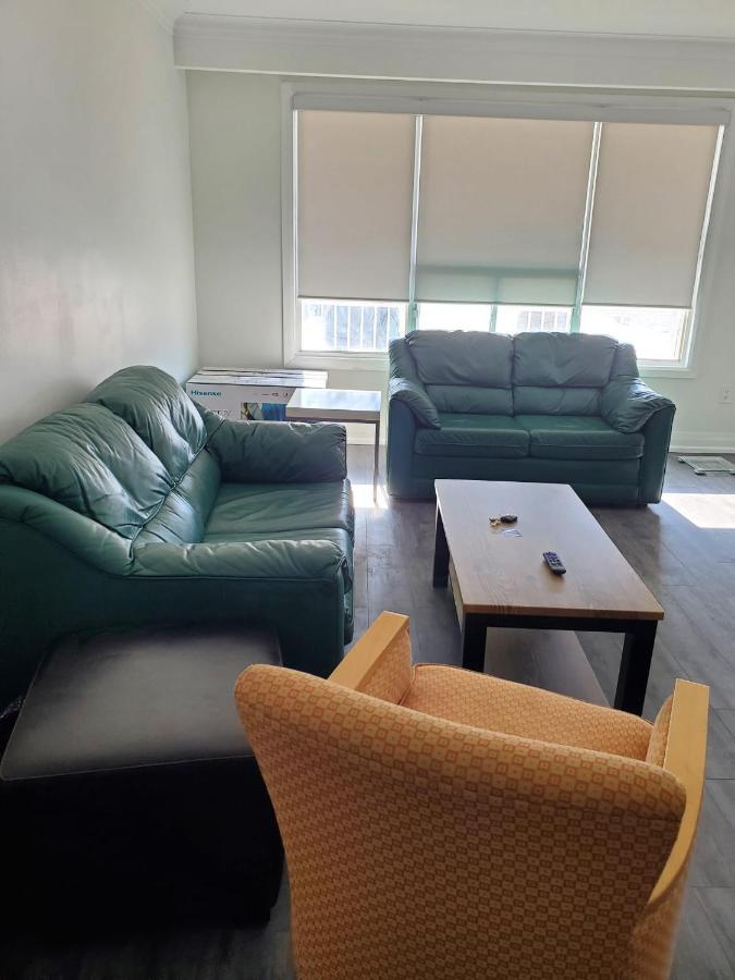 Maxwell Esabu Apartment Toronto Exterior photo
