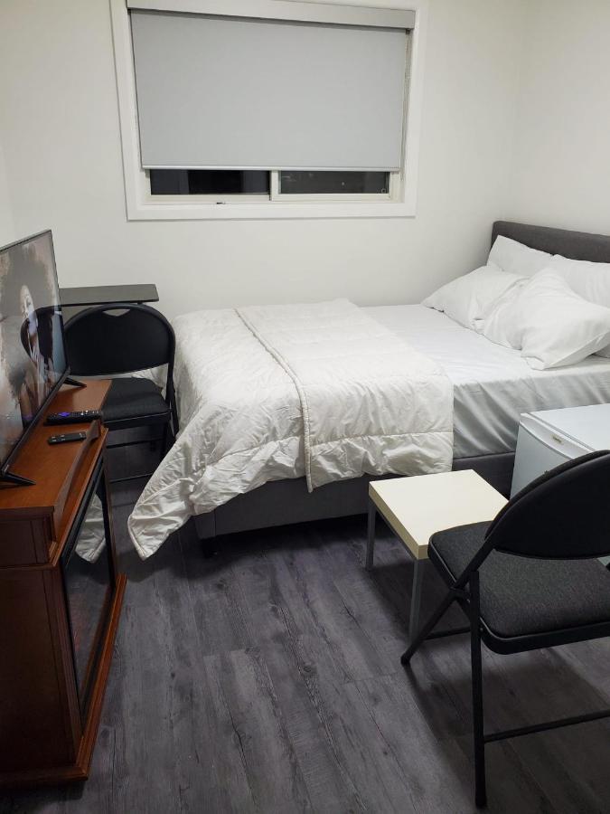 Maxwell Esabu Apartment Toronto Exterior photo