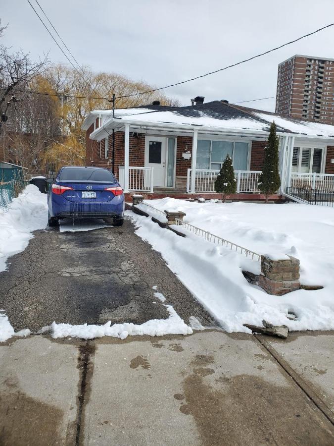 Maxwell Esabu Apartment Toronto Exterior photo
