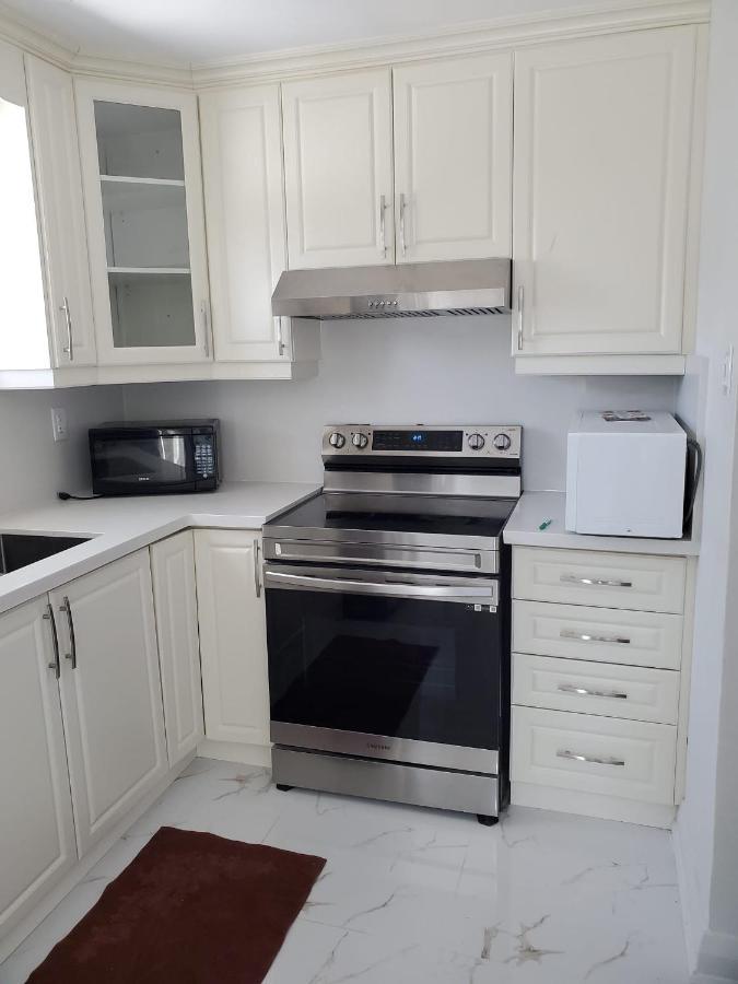 Maxwell Esabu Apartment Toronto Exterior photo